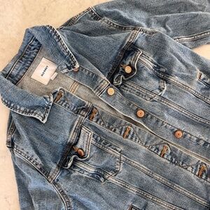 Old navy women’s jean jacket size M
